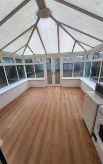 2 bedroom flat to rent, Christchurch Avenue, Rainham