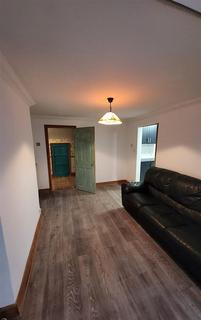 2 bedroom flat to rent, Christchurch Avenue, Rainham