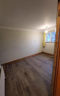 2 bedroom flat to rent, Christchurch Avenue, Rainham