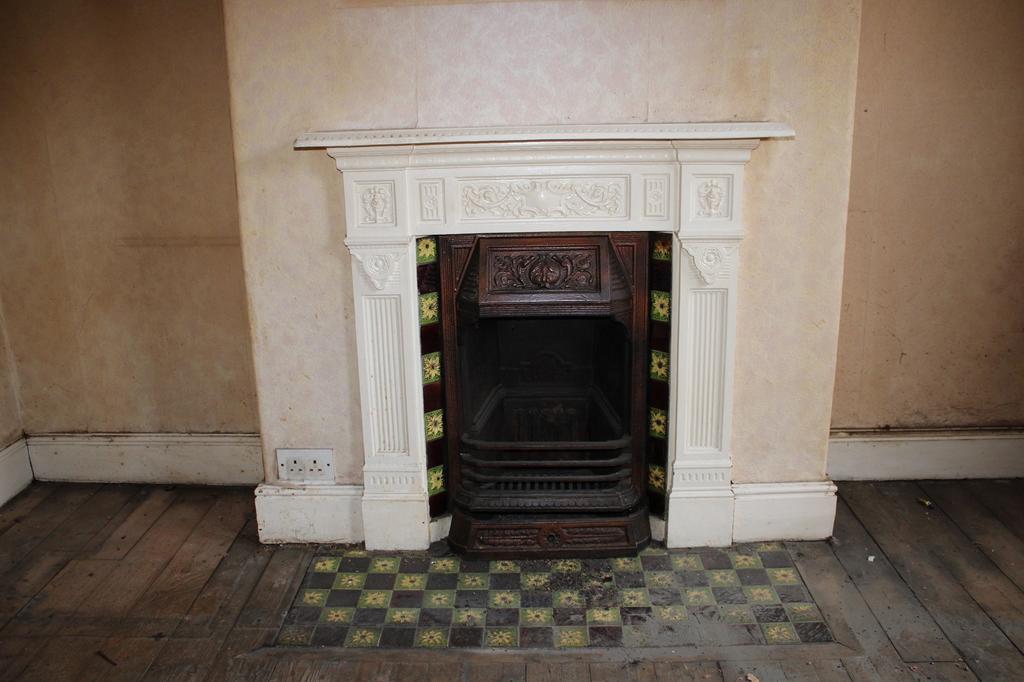 Bed 1 fireplace