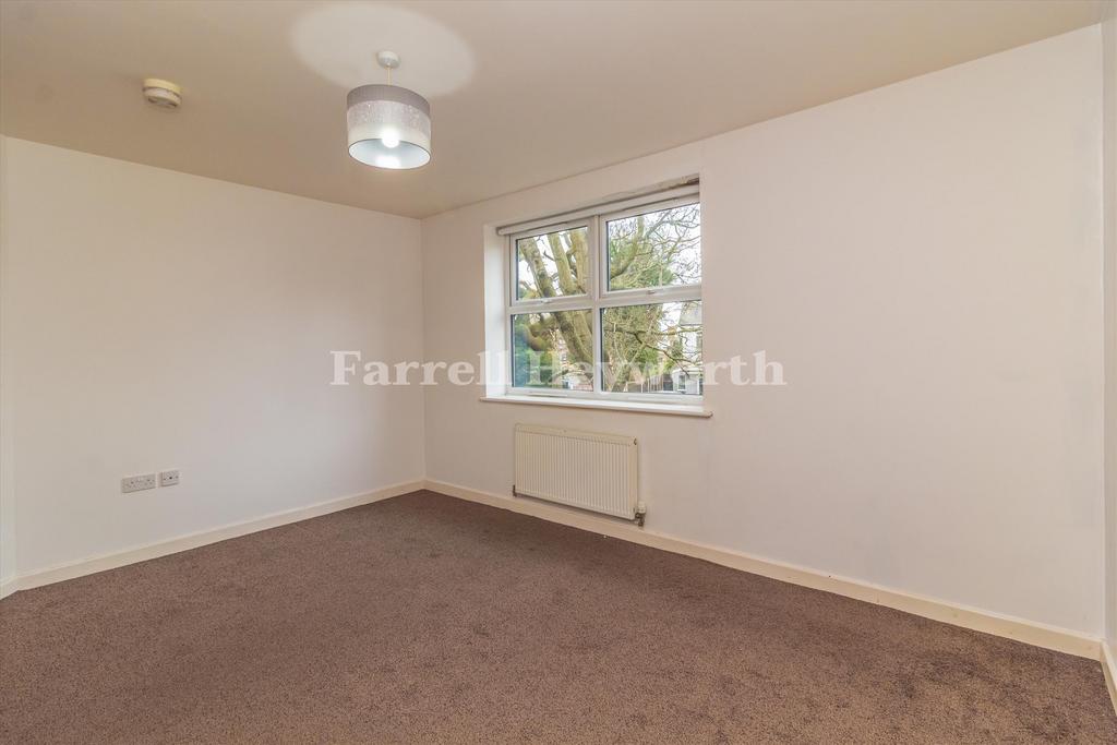 Bedroom 1 image 2