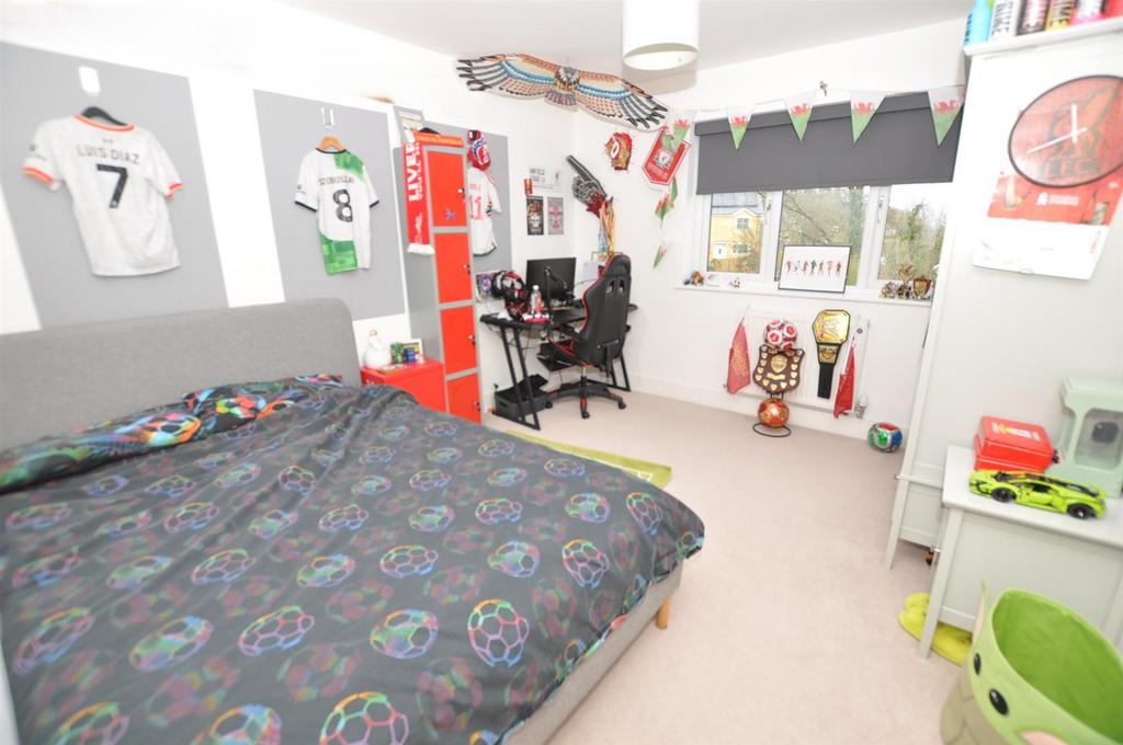 Rear bedroom 1