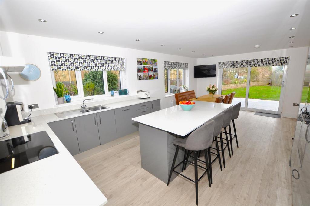 Open plan kitchen/dining/family room