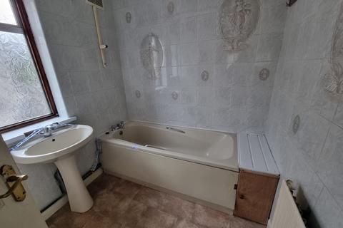 3 bedroom semi-detached house for sale, Roseneath Avenue, Leicester, LE4
