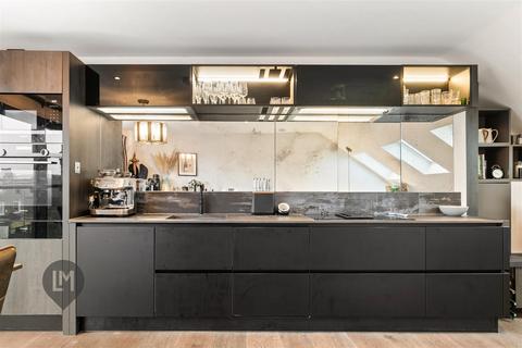 3 bedroom flat for sale, Heythorp Street, London