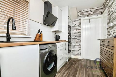 2 bedroom semi-detached house to rent, Dunkirk Avenue, West Midlands B70