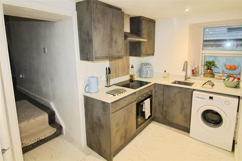 2 bedroom flat for sale, Queen Street, Devon TQ12