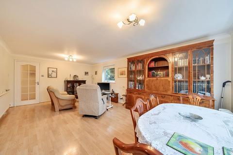 2 bedroom flat for sale, The Rutts, Bushey WD23