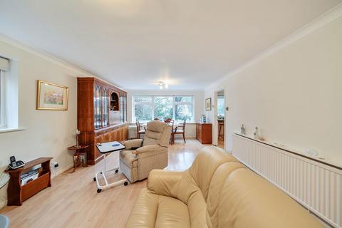 2 bedroom flat for sale, The Rutts, Bushey WD23
