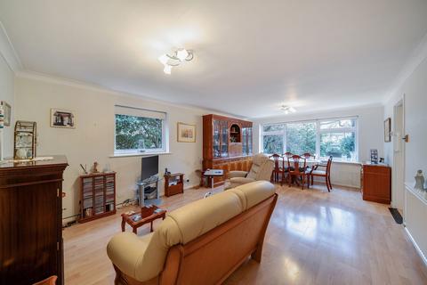 2 bedroom flat for sale, The Rutts, Bushey WD23