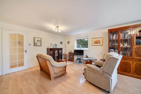 2 bedroom flat for sale, The Rutts, Bushey WD23