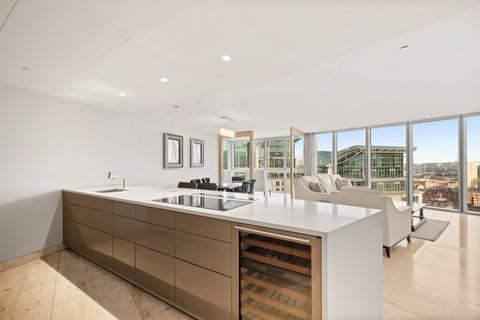 2 bedroom flat to rent, The Tower, St George Wharf, London