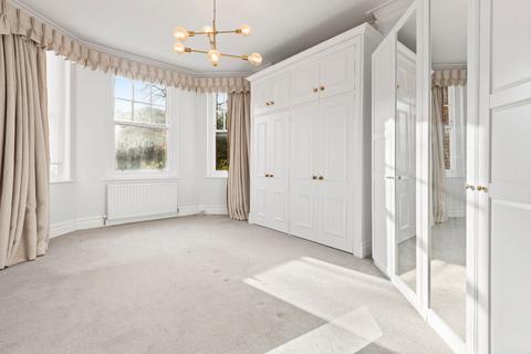 undefined, Oakwood Court, London
