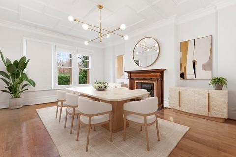 undefined, Oakwood Court, London