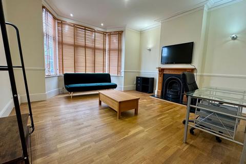 2 bedroom apartment to rent, Sandford Road, Bromley BR2