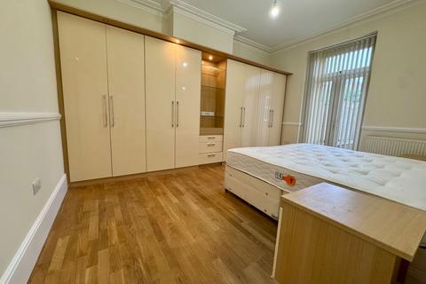 2 bedroom apartment to rent, Sandford Road, Bromley BR2