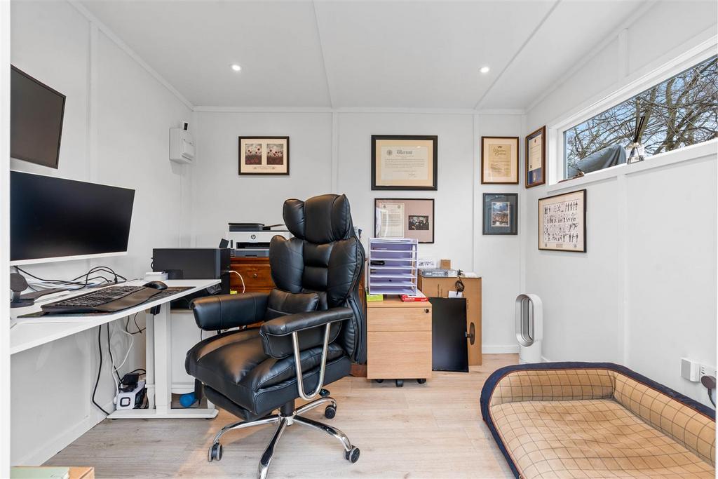 Outbuilding/ Office