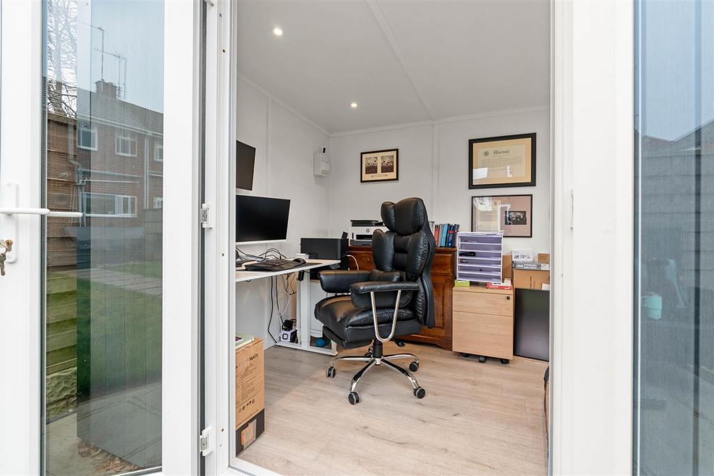 Outbuilding/ Office