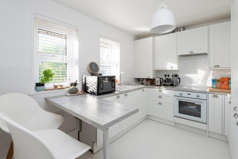 2 bedroom flat to rent, Bates Road, Brighton