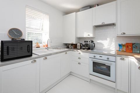 2 bedroom flat to rent, Bates Road, Brighton
