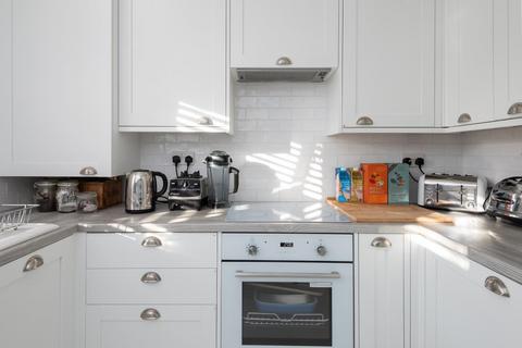2 bedroom flat to rent, Bates Road, Brighton