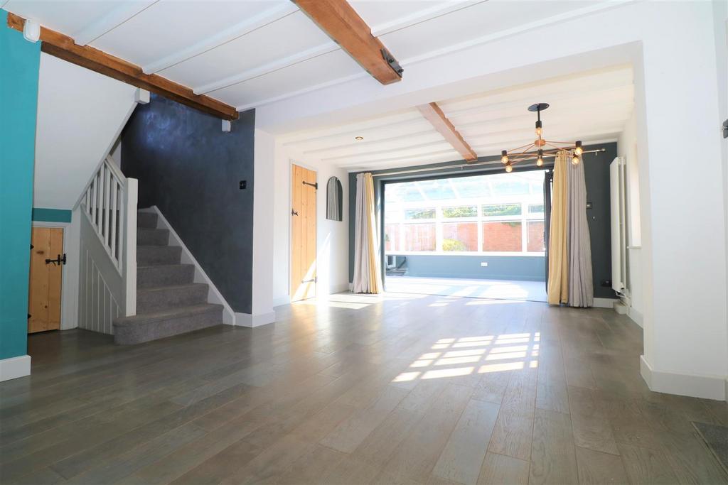 Living/dining room
