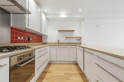 2 bedroom flat to rent, Colinette Road, Putney