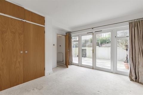 2 bedroom flat to rent, Colinette Road, Putney