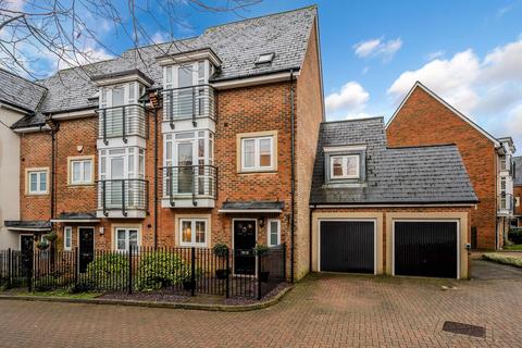 4 bedroom end of terrace house for sale, Caberfeigh Close, Redhill RH1