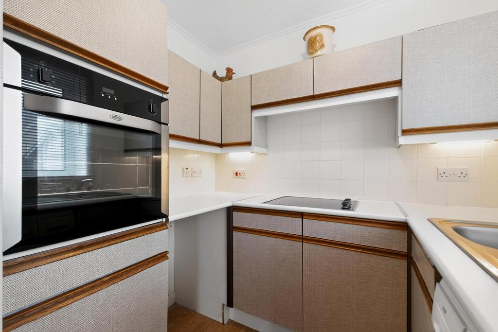 Apt215-34eastparkrd-8.jpg