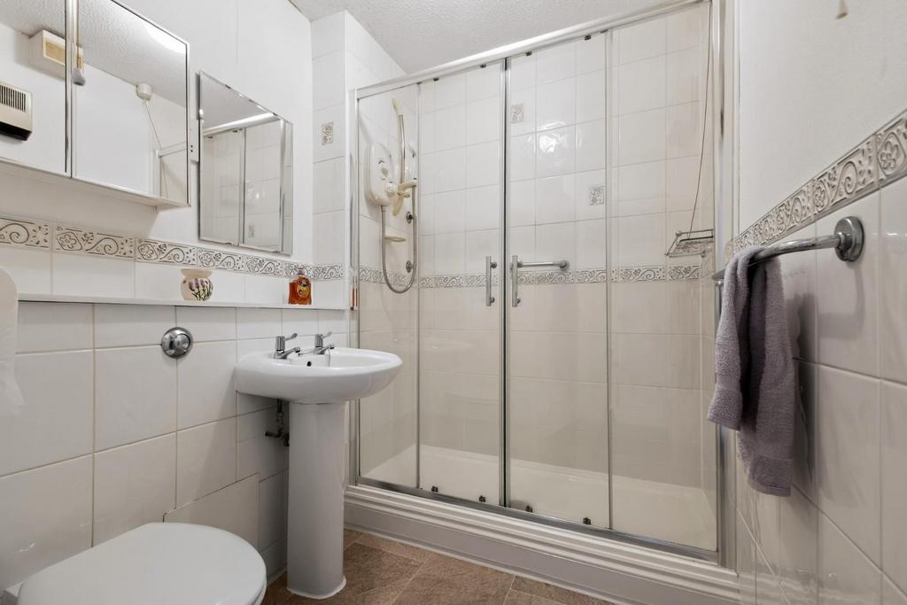 Apt215-34eastparkrd-15.jpg