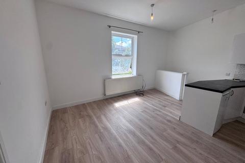 2 bedroom apartment to rent, Dedworth Road, Windsor SL4