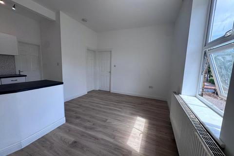 2 bedroom apartment to rent, Dedworth Road, Windsor SL4