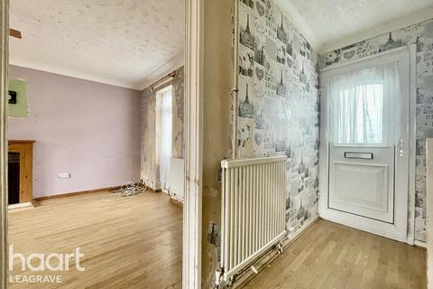 3 bedroom end of terrace house for sale, Winchester Gardens, Luton