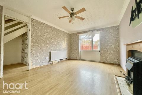 3 bedroom end of terrace house for sale, Winchester Gardens, Luton