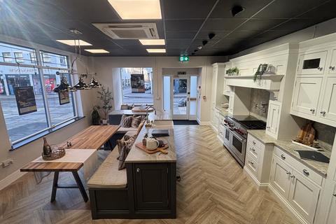Retail property (high street) to rent, 103 Warwick St Leamington Spa CV32 4RJ