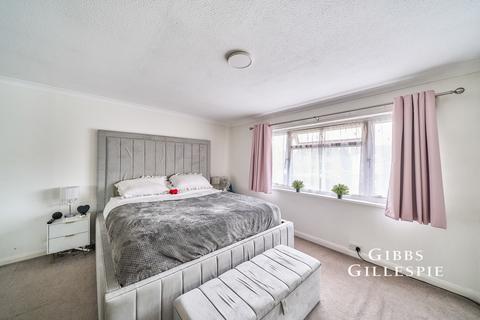 2 bedroom terraced house to rent, Chichester Avenue, Ruislip, HA4