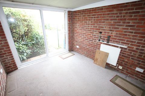 2 bedroom bungalow for sale, Woodlands Close, Clacton on Sea, CO15