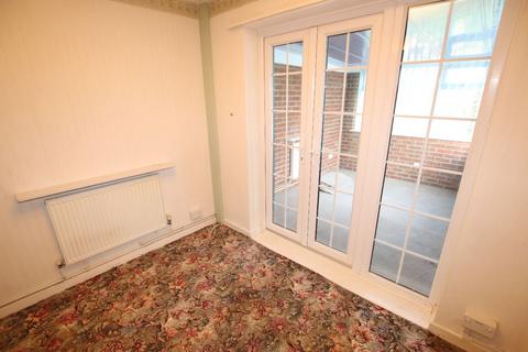 2 bedroom bungalow for sale, Woodlands Close, Clacton on Sea, CO15