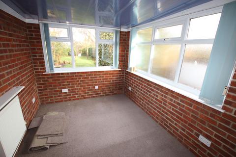 2 bedroom bungalow for sale, Woodlands Close, Clacton on Sea, CO15