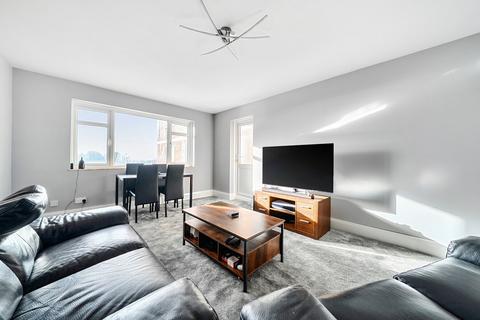 3 bedroom flat for sale, Sea Front, Hampshire PO11