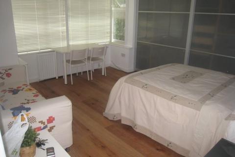 Studio to rent, Hendon Way, Golders Green NW2