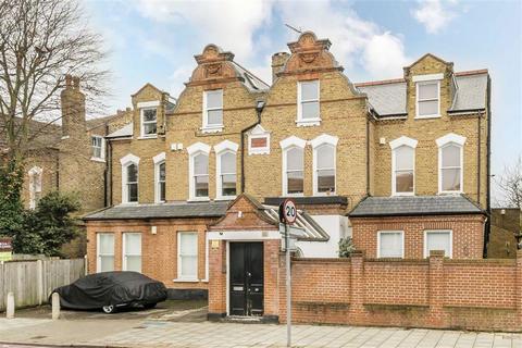 1 bedroom flat for sale, Cavendish Road, London SW12