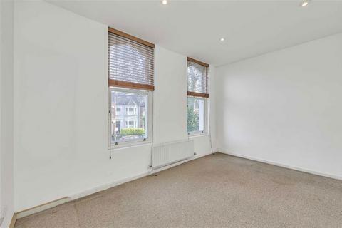 1 bedroom flat for sale, Cavendish Road, London SW12