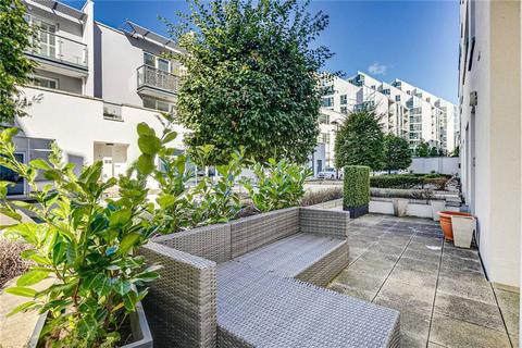 2 bedroom flat for sale, Osiers Road, London SW18
