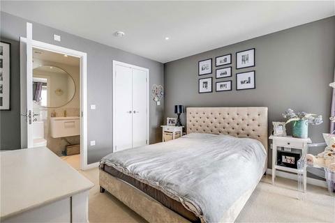 2 bedroom flat for sale, Osiers Road, London SW18