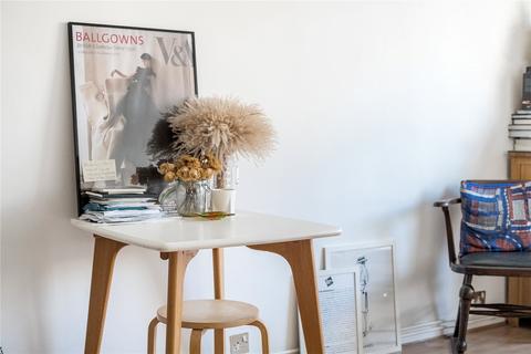 1 bedroom apartment for sale, Ravenscroft Street, London
