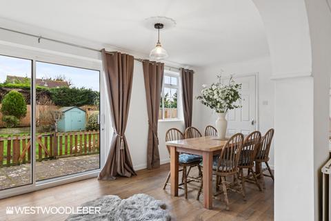 4 bedroom detached house for sale, Avenue Road, Hoddesdon EN11
