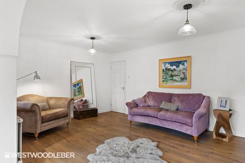 4 bedroom detached house for sale, Avenue Road, Hoddesdon EN11