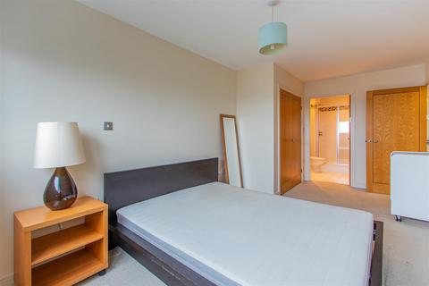 2 bedroom apartment to rent, Altolusso, Cardiff CF10